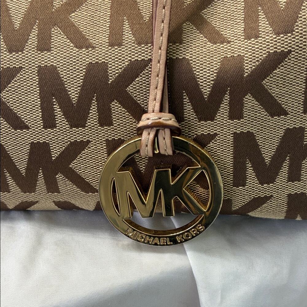 Michael Kors Grayson Monogram Handbag - Picture 3 of 9